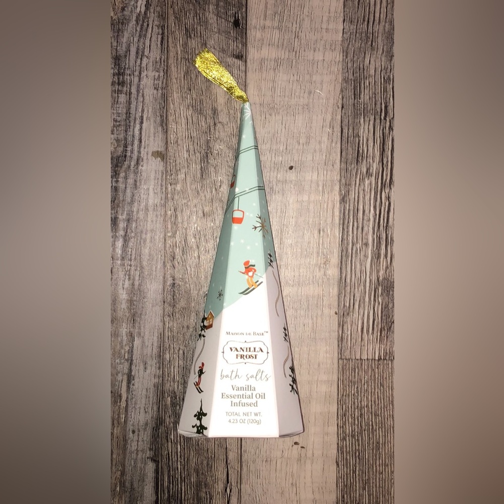 NIP Maison de Base Vanilla Frost Bath Salts Holiday Edition Ornament 🎄❄️
